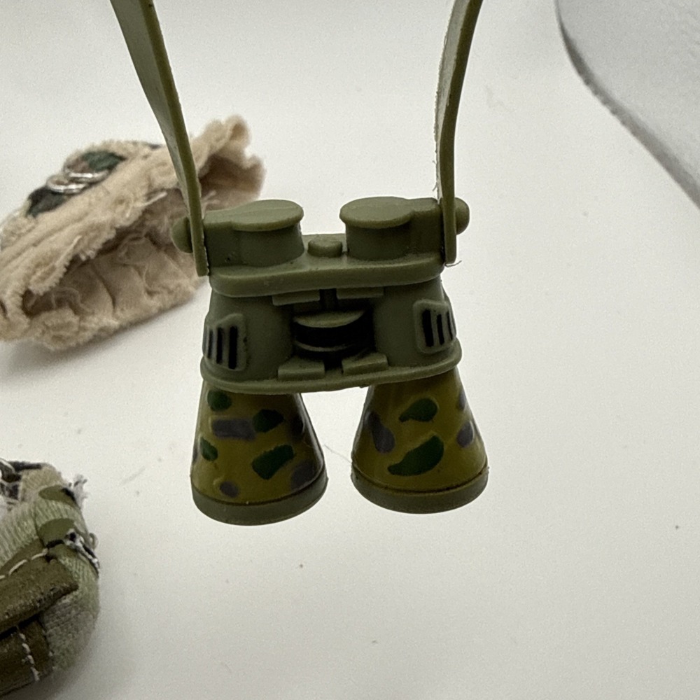 Bratz Wild Life Safari Cloe 2004 Replacement Shoes Purse Skirt & Binoculars - Picture 12 of 15